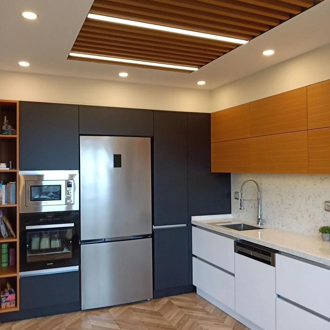 Komple yenilenmiş modern ev iç mekânı